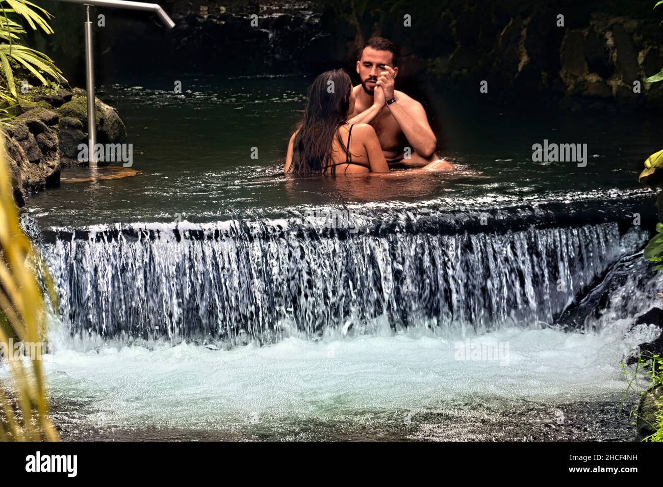 Profitez d'une rivière chaude à Tabacon Hot Springs, la Fortuna, Costa Rica Banque D'Images