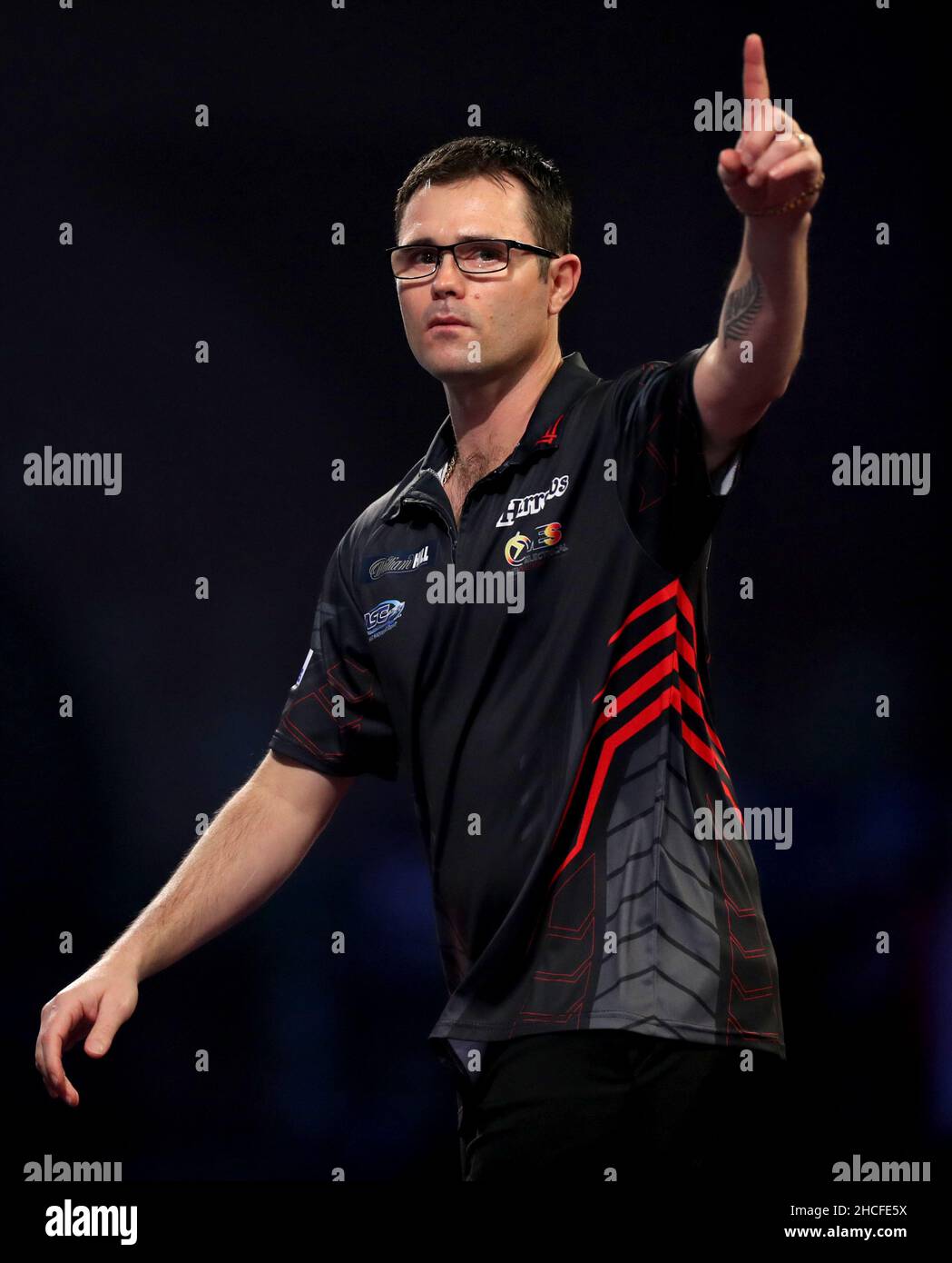 Damon Heta célèbre contre Peter Wright au cours du onze jour du Championnat du monde des fléchettes William Hill à Alexandra Palace, Londres.Date de la photo: Mardi 28 décembre 2021. Banque D'Images