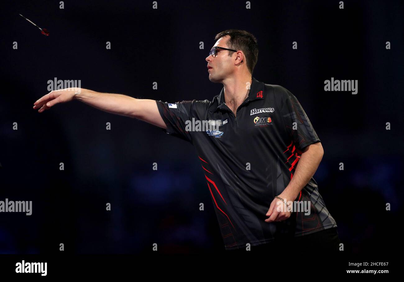 Damon Heta en action contre Peter Wright au cours du onze jour du Championnat du monde des fléchettes William Hill à Alexandra Palace, Londres.Date de la photo: Mardi 28 décembre 2021. Banque D'Images
