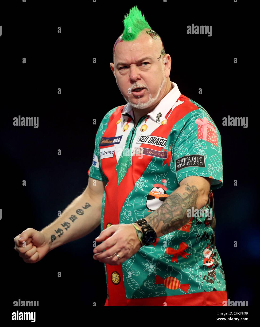 Peter Wright célèbre contre Damon Heta au cours du 11e jour du Championnat du monde des fléchettes William Hill à Alexandra Palace, Londres.Date de la photo: Mardi 28 décembre 2021. Banque D'Images