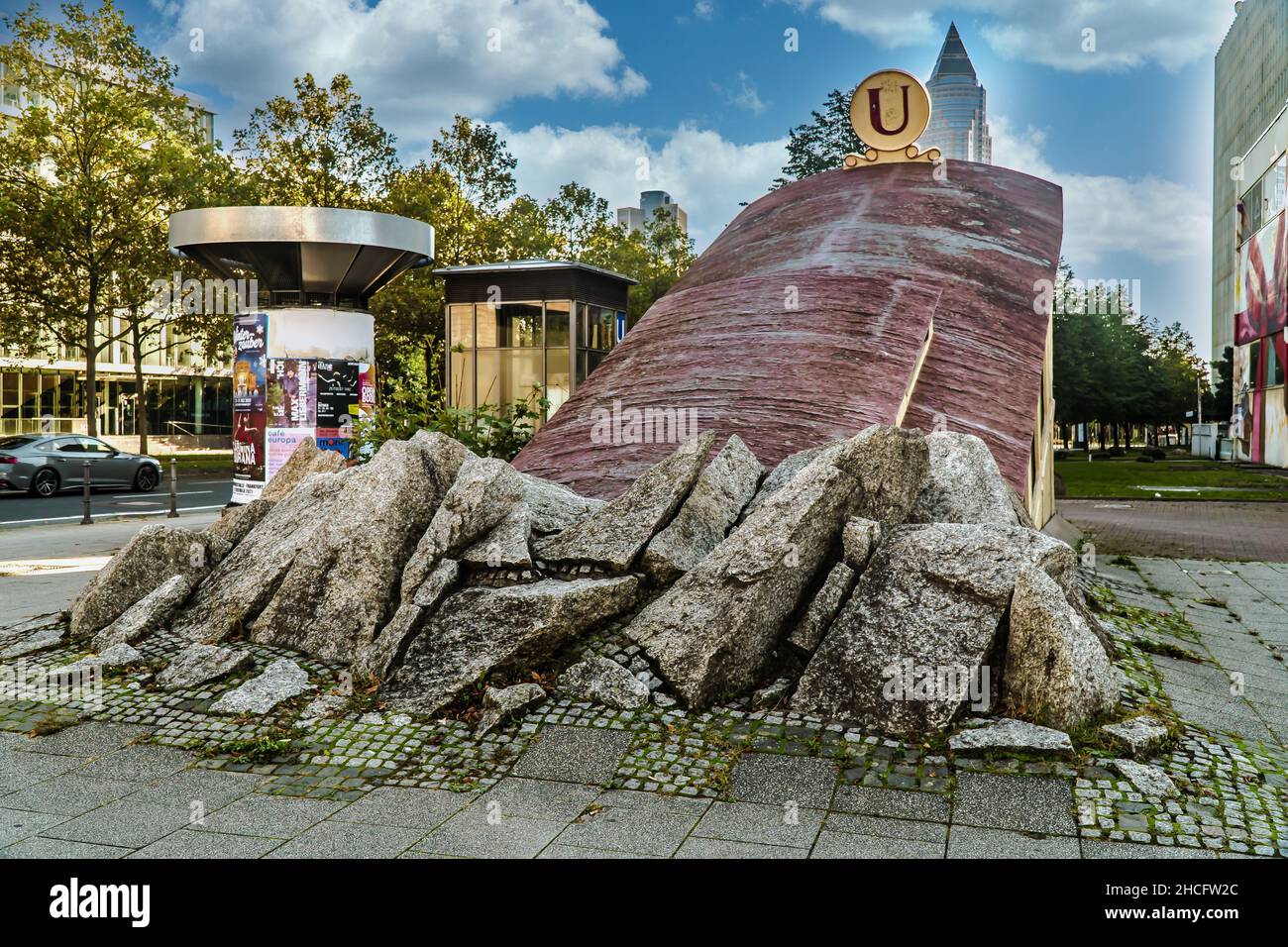 Francfort-sur-le-main, ALLEMAGNE 09-10-2021 entrée du métro Bockenheimer Warte, entrée sous la forme d'un ancien tramway, Francfort, Allemagne. Banque D'Images