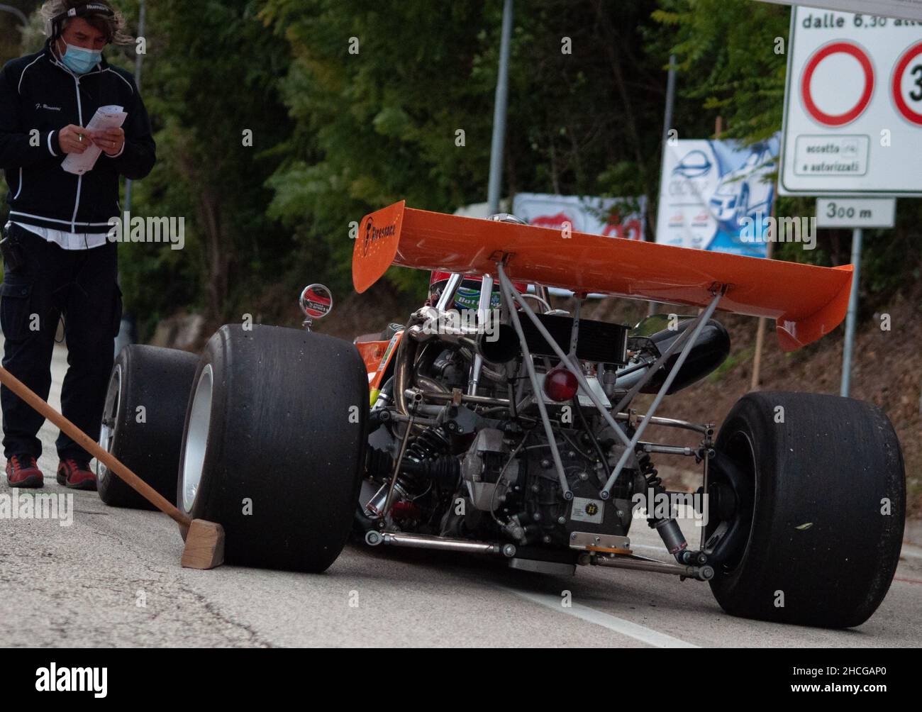 PESARO , ITALIE - OTT 10 - 2021 : VOITURE D'ÉPOQUE MARS F2 EN COURSE À PESARO SAN BARTOLO Banque D'Images
