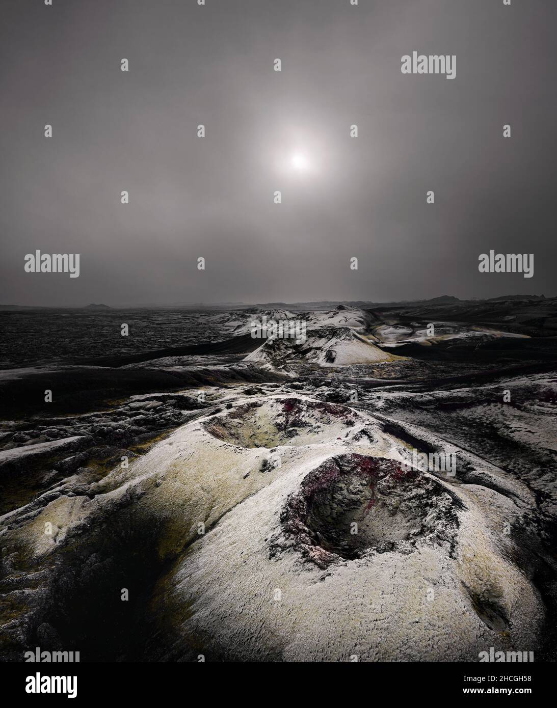 Photo aérienne de la célèbre fissure volcanique de Lakagigar dans une tempête de poussière. Banque D'Images