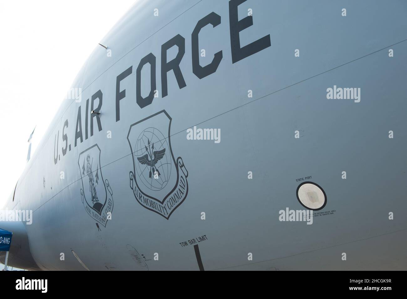 Gros plan d'un avion d'approvisionnement de la Force aérienne C10. Banque D'Images Gros plan d'un avion d'approvisionnement de la Force aérienne C10. Banque D'Images