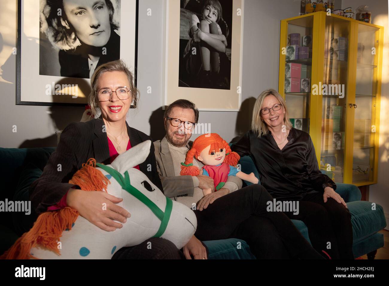 Bjorn Ulvaeus, ABBA, tilde Bjorfors, de la société suédoise de cirque contemporain Cirkus Cirkor, et Malin Billing, petite-fille d'Astrid Lindgren, parlent a Banque D'Images