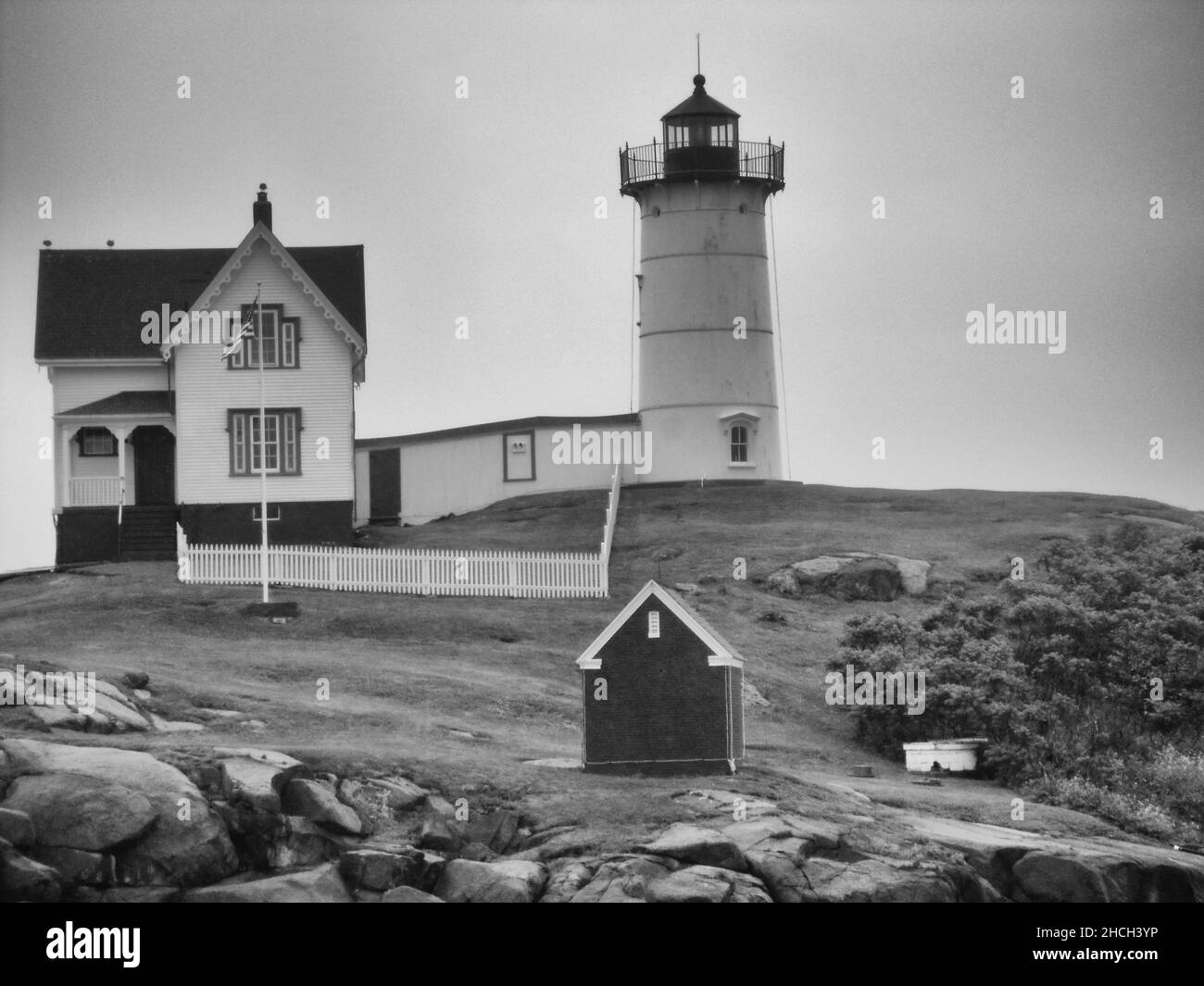 Nubbles Light House en noir et blanc Banque D'Images