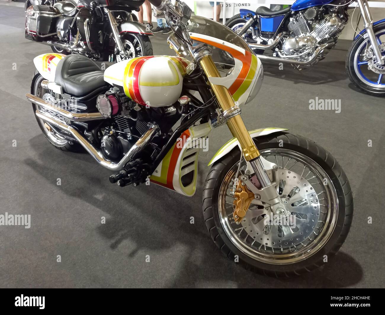 Avellaneda, Argentine - 5 décembre 2021 - photo d'une moto Harley Davidson Sportster Street American Cruiser.Expo Wheels 2021. Banque D'Images