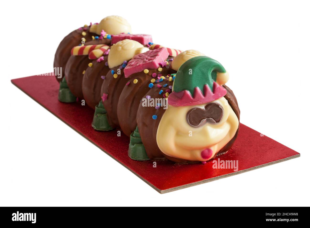 Elf Colin festif le gâteau Caterpillar de M&S isolé sur fond blanc Banque D'Images