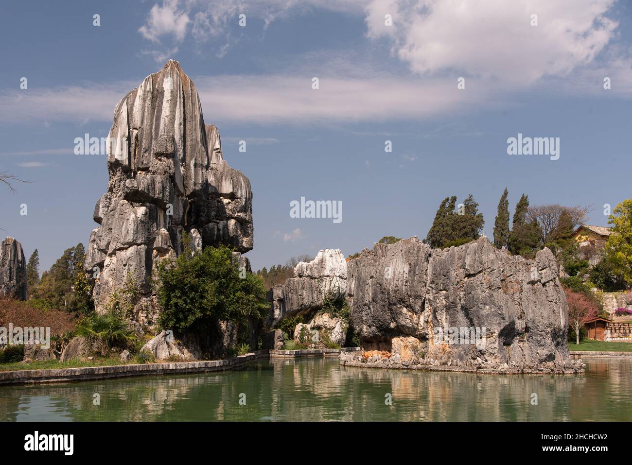 Février 2019, Kunming, Yunnan Stone Forest Geological Park, Shilin County.La forêt de pierres de Kunming, Shilin en chinois, est un ensemble spectaculaire de limes Banque D'Images