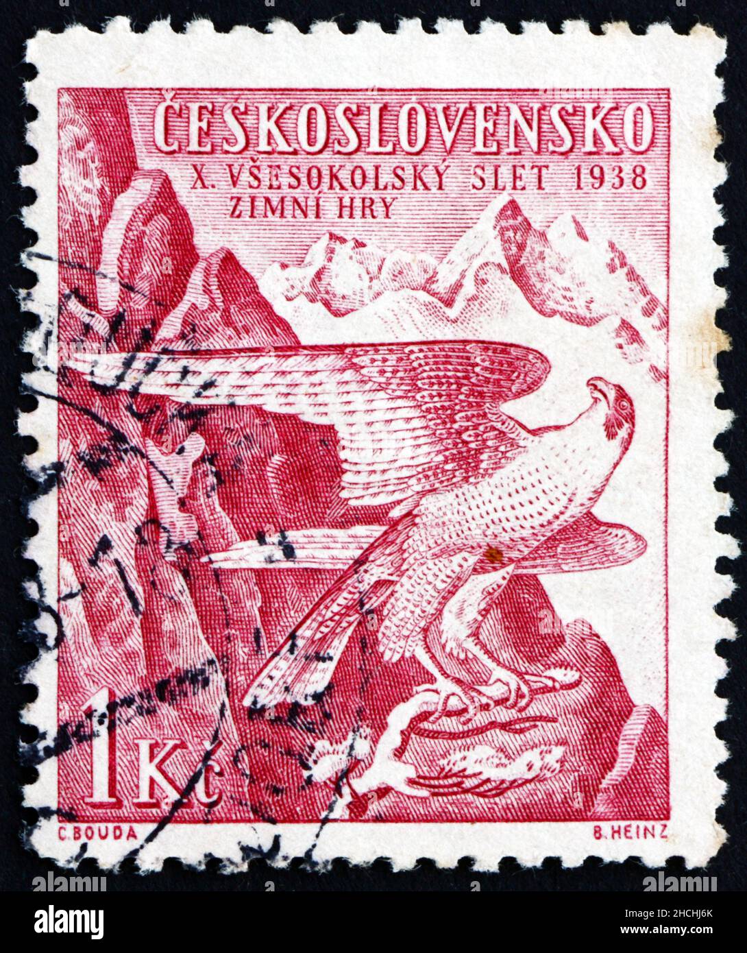 TCHÉCOSLOVAQUIE - VERS 1938 : un timbre imprimé en Tchécoslovaquie montre le Faucon pèlerin, l'Emblem Sokol, Jeux internationaux de Sokol, vers 1938 Banque D'Images