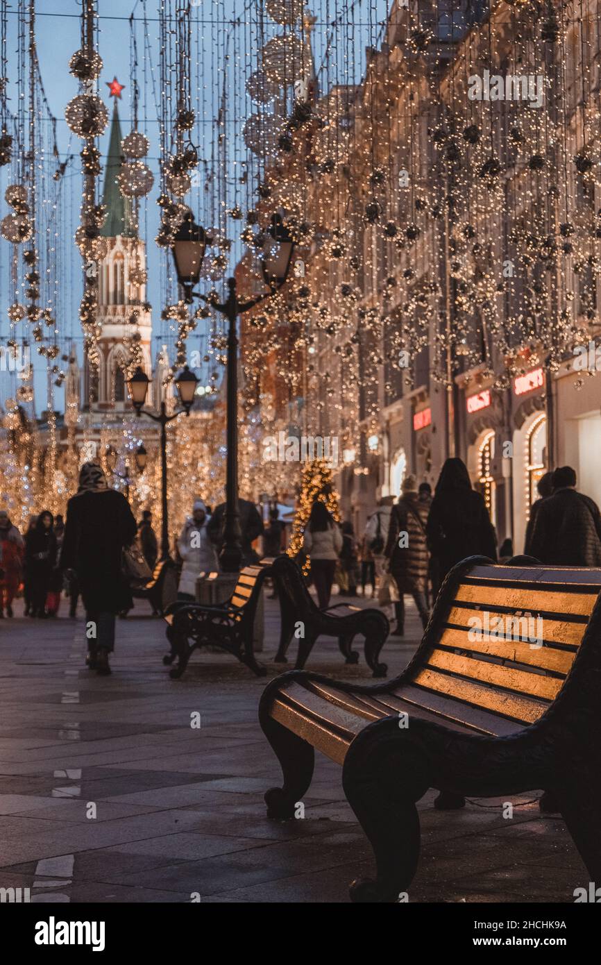 Rue Nikolaskaïa près de la place Rouge à Moscou.Préparation pour la nouvelle année.Vue sur le Kremlin Banque D'Images