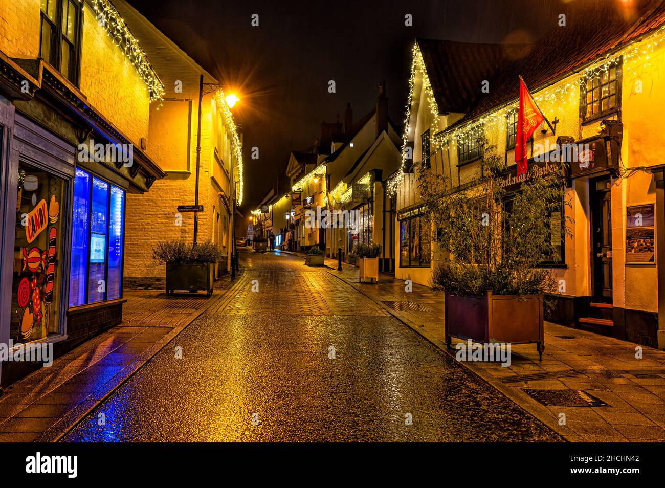 Soirée du lendemain de Noël une nuit humide dans la ville de marché de DISS, au Royaume-Uni Banque D'Images