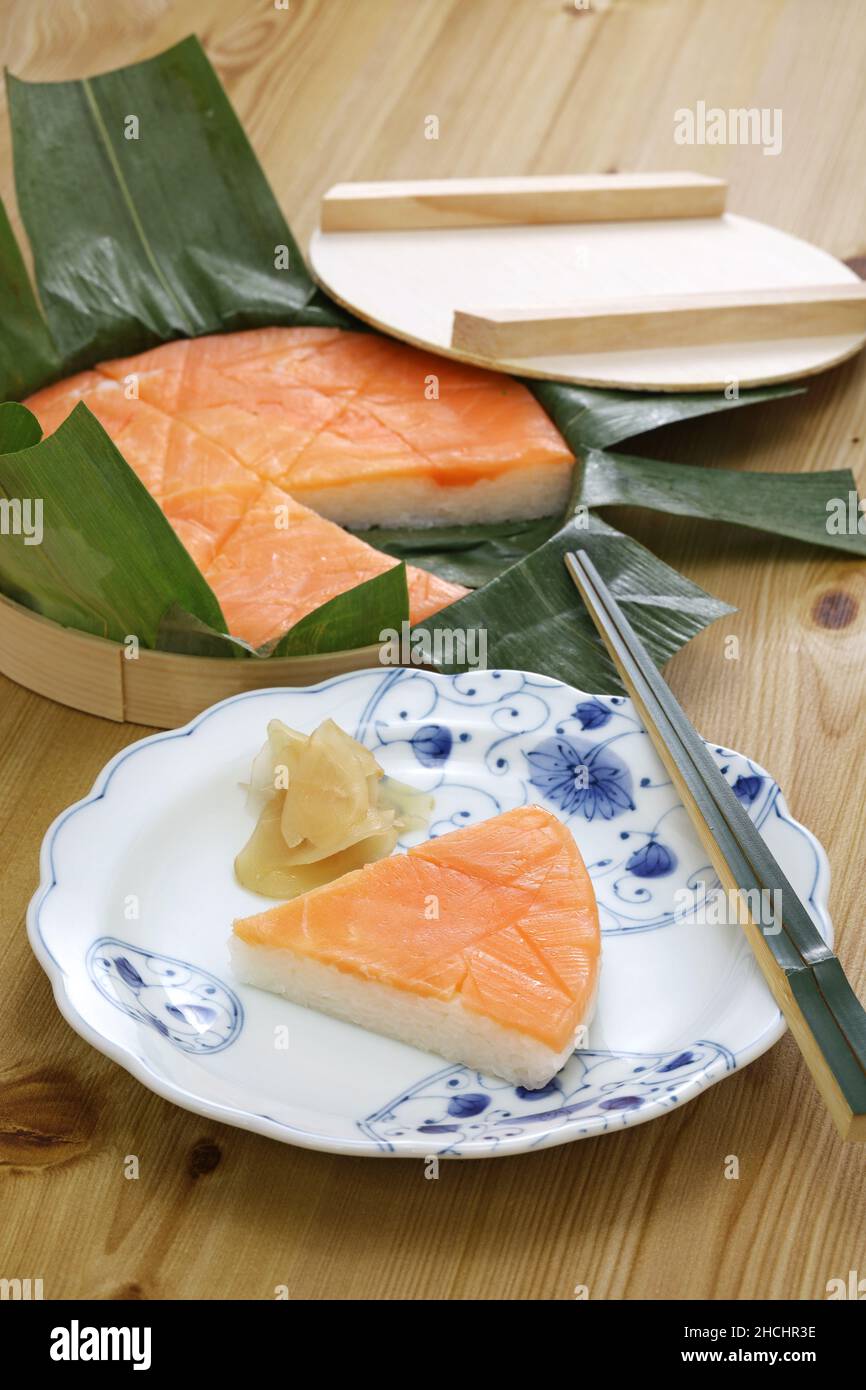 Masu Zushi; sushi au saumon pressé de truite enveloppé de feuilles de bambou.Toyama au Japon célèbre nourriture. Banque D'Images