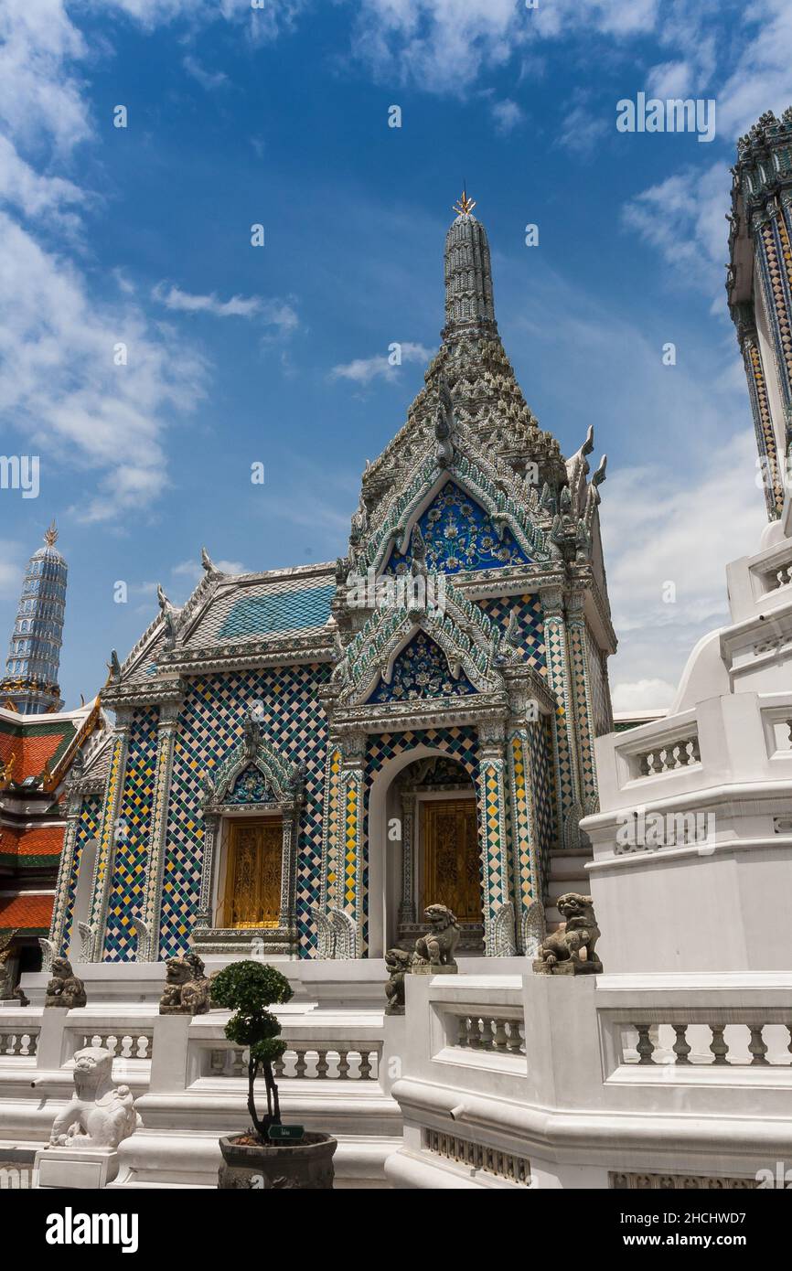 Temple du Bouddha d'Émeraude (Wat Phra Kaew), temple bouddhiste de 250 ans à l'intérieur du complexe du temple du Grand Palais, Bangkok, Thaïlande Banque D'Images