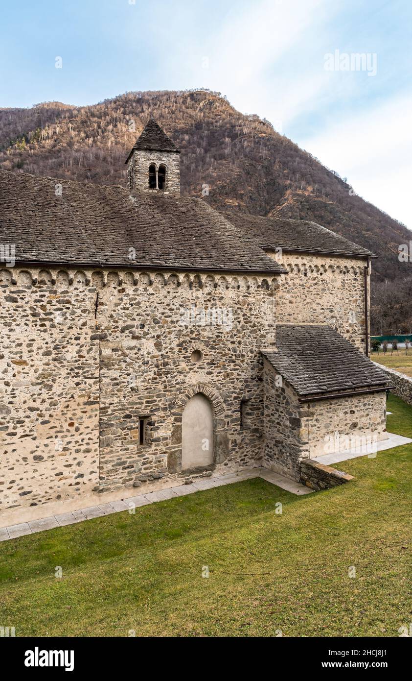 Église paroissiale catholique médiévale de San Mamete à Mezzovico, Tessin, Suisse Banque D'Images