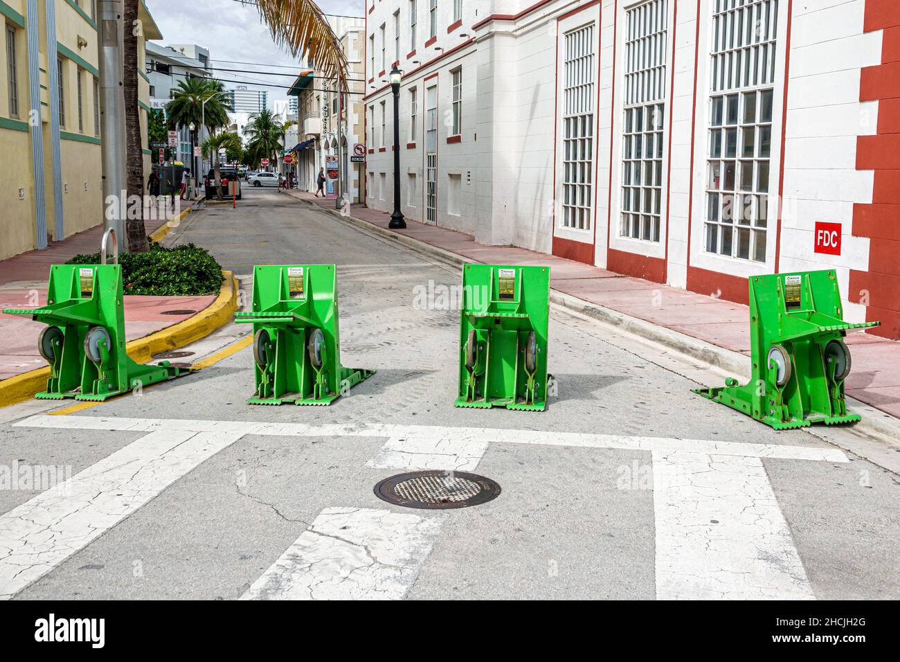 Miami Beach Florida South Beach Ocean Drive appareils de bloc routier barrières bouchons Banque D'Images