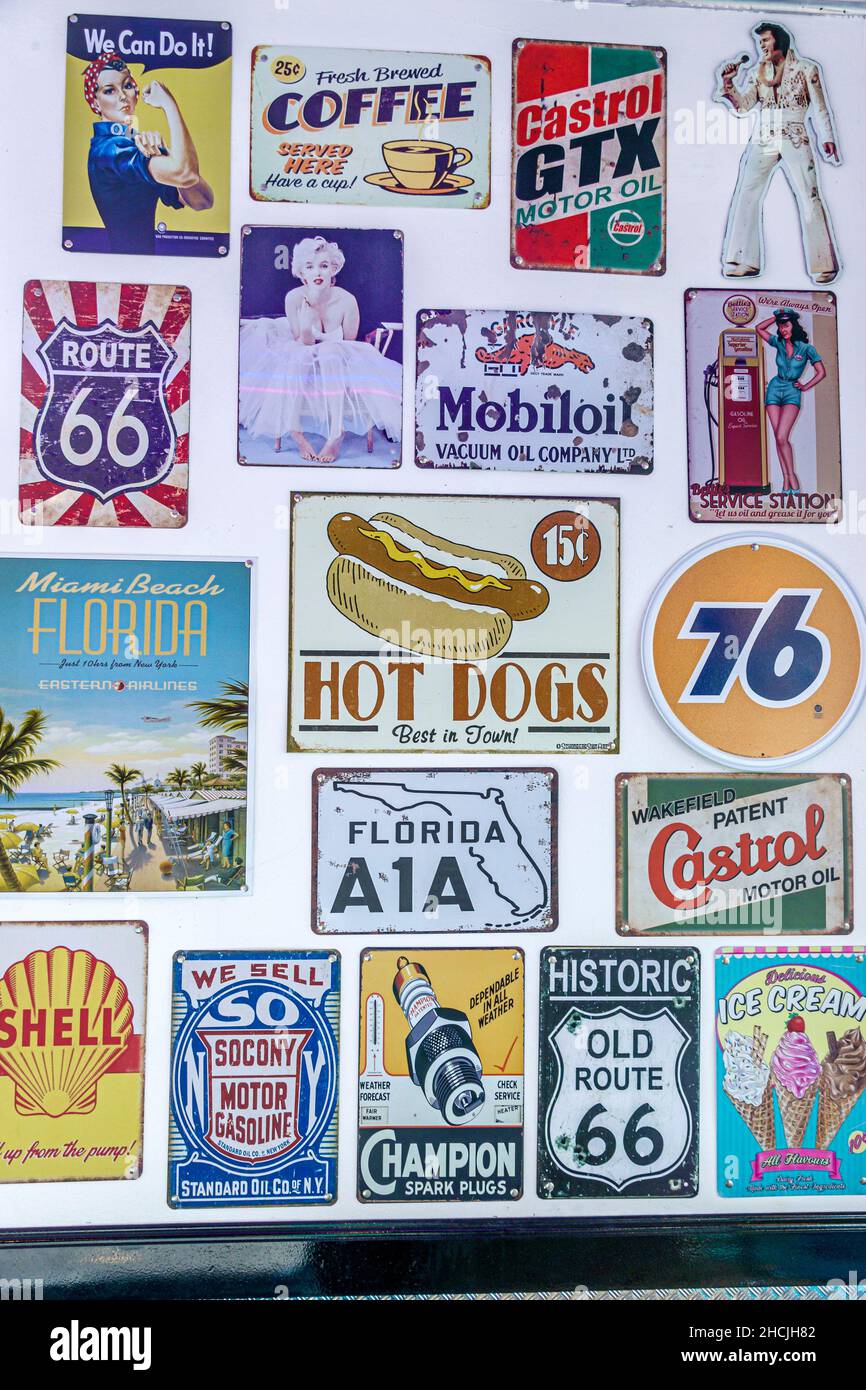 Miami Beach Florida South Beach Diner restaurant intérieur Americana signes historiques publicitaires nostalgie Banque D'Images