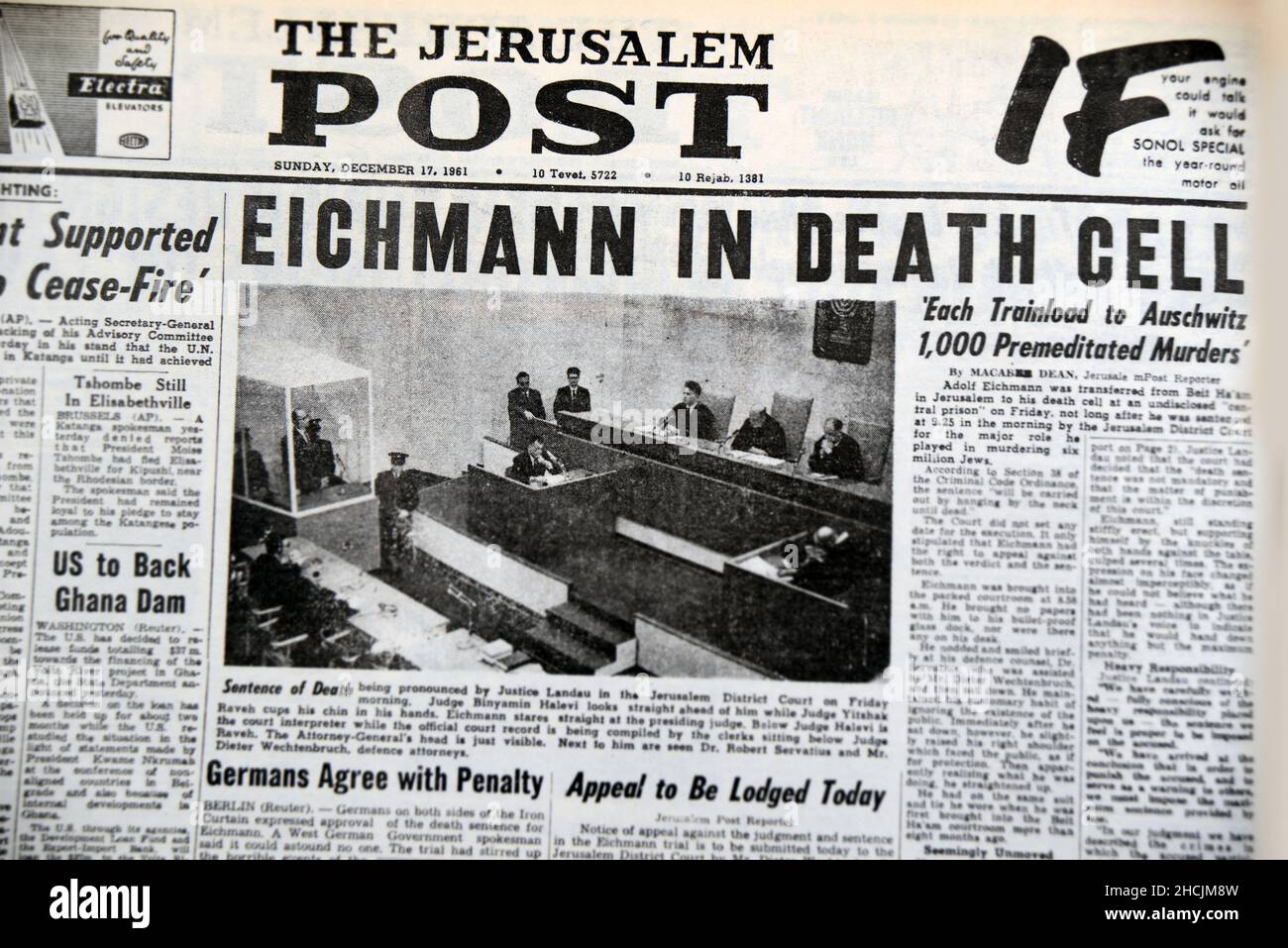Titre du journal israélien présentant un événement historique - Eichmann dans la cellule de la mort; 1961 Banque D'Images