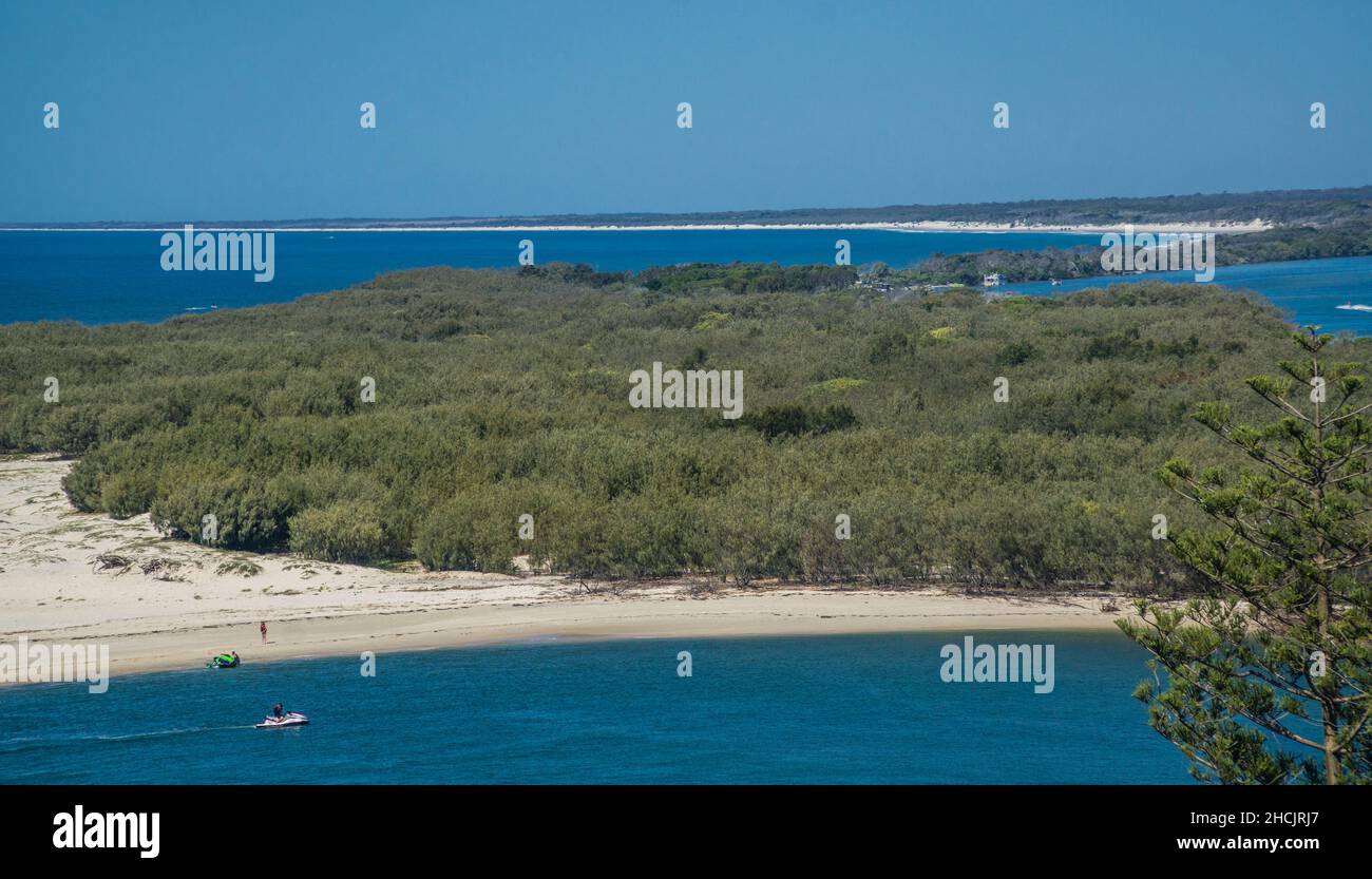 sandspit à l'extrémité nord de l'île Bribie, vue de Caloundra, région de Sunshine Coast, sud-est du Queensland, Australie Banque D'Images