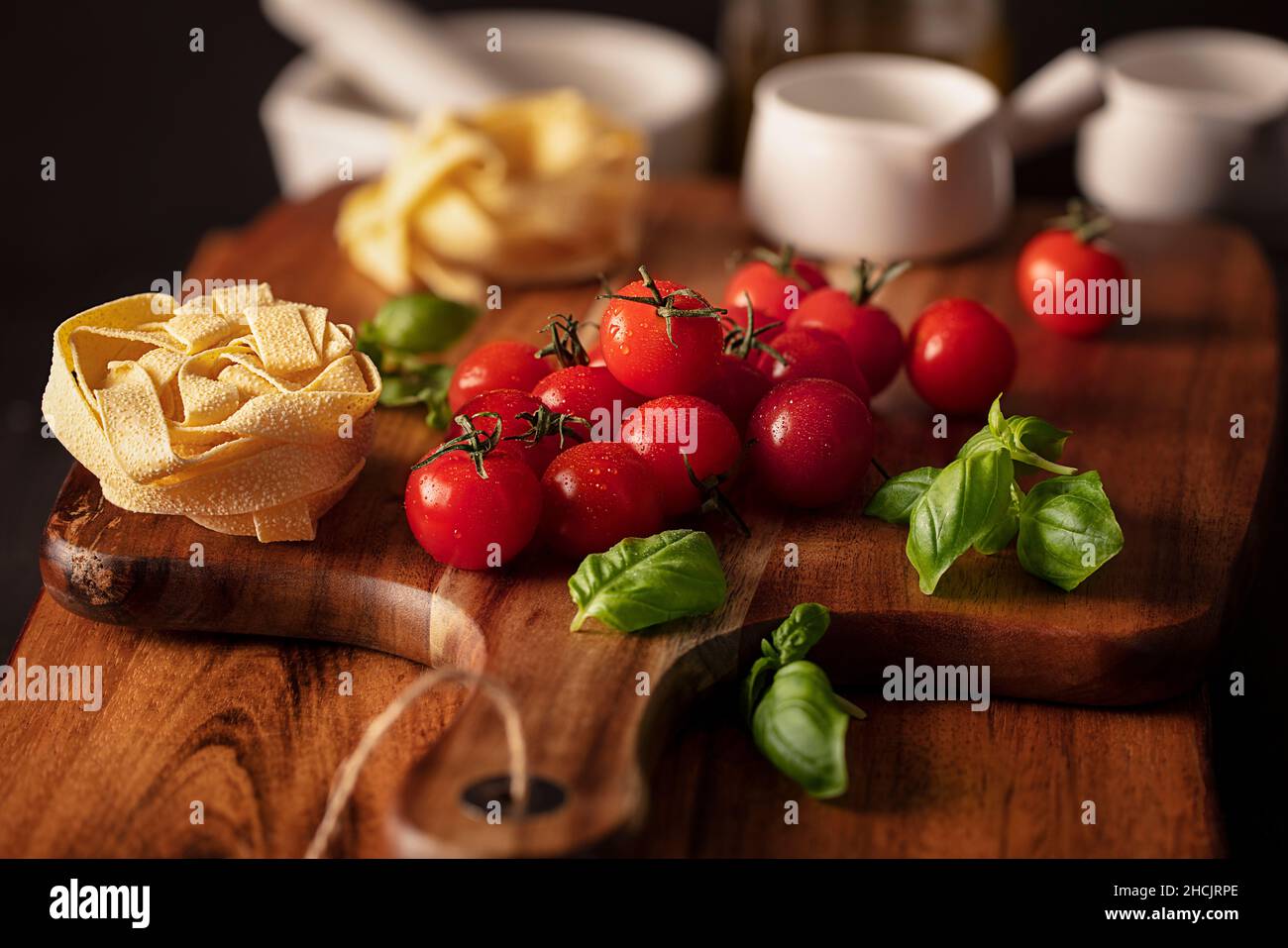 Ingrédient pour la cuisson de tagliatelle italienne Banque D'Images