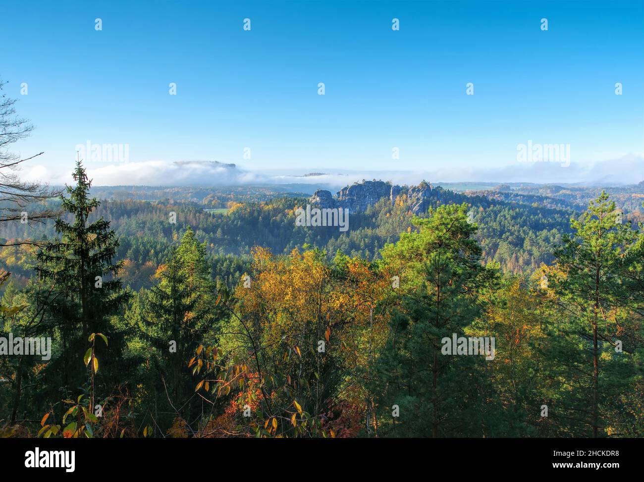 mountain Gamrig et Lilienstein, vue sur la Suisse saxonne en automne Banque D'Images