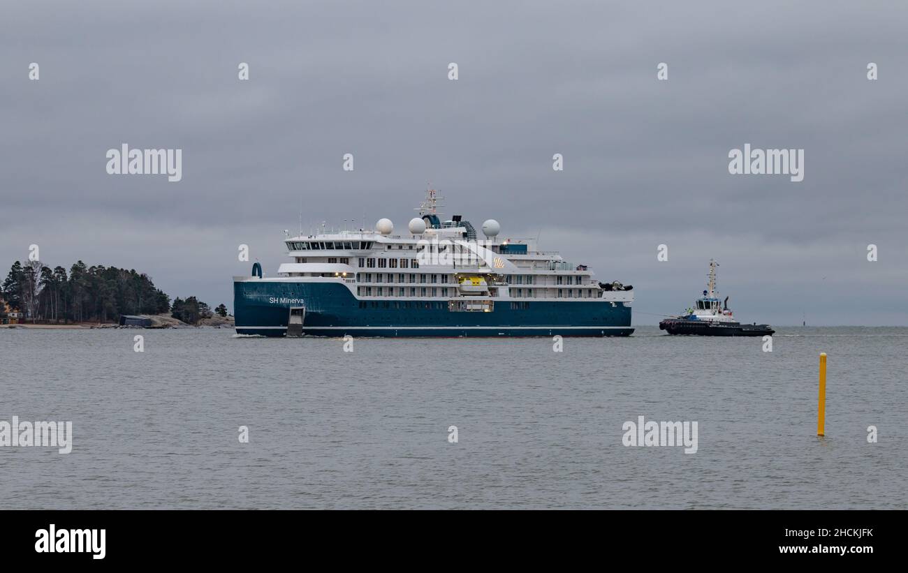 Le nouveau navire de croisière d'expédition de Swan Hellenic SH Minerva est de retour au chantier naval d'Helsinki après des essais en mer. Banque D'Images