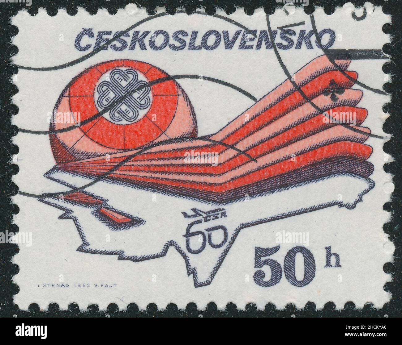 POLTAVA, UKRAINE - Desember 30, 2021.Le timbre d'époque imprimé en Tchécoslovaquie vers 1983 montre le 60th anniversaire de la compagnie aérienne tchécoslovaque Banque D'Images