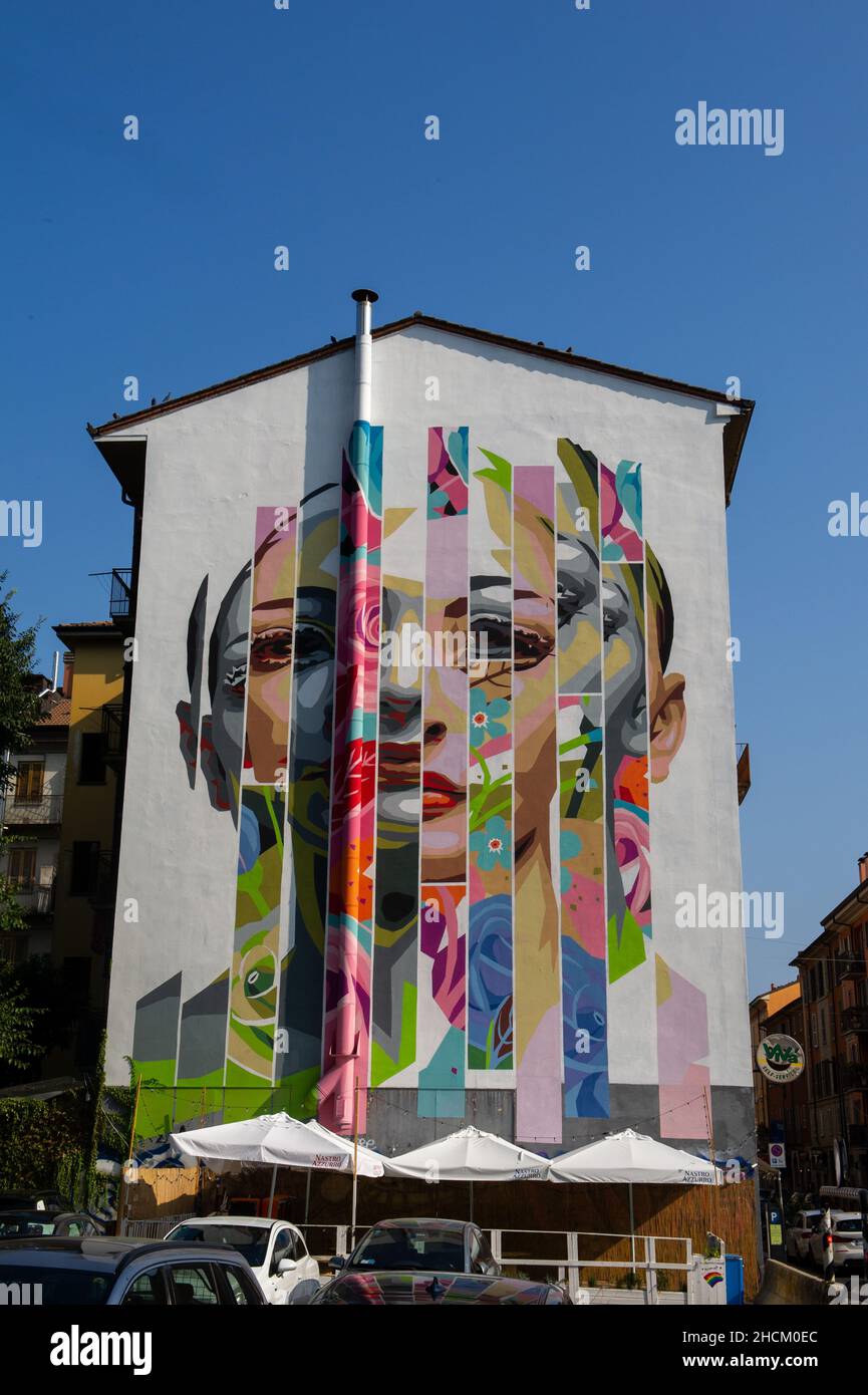 Europe, Italie, Lombardie, Milan, quartier Isola,Peintures murales dans la via Borsieri par les artistes Wally et Alita en hommage à la danseuse Aida Accolla. Banque D'Images