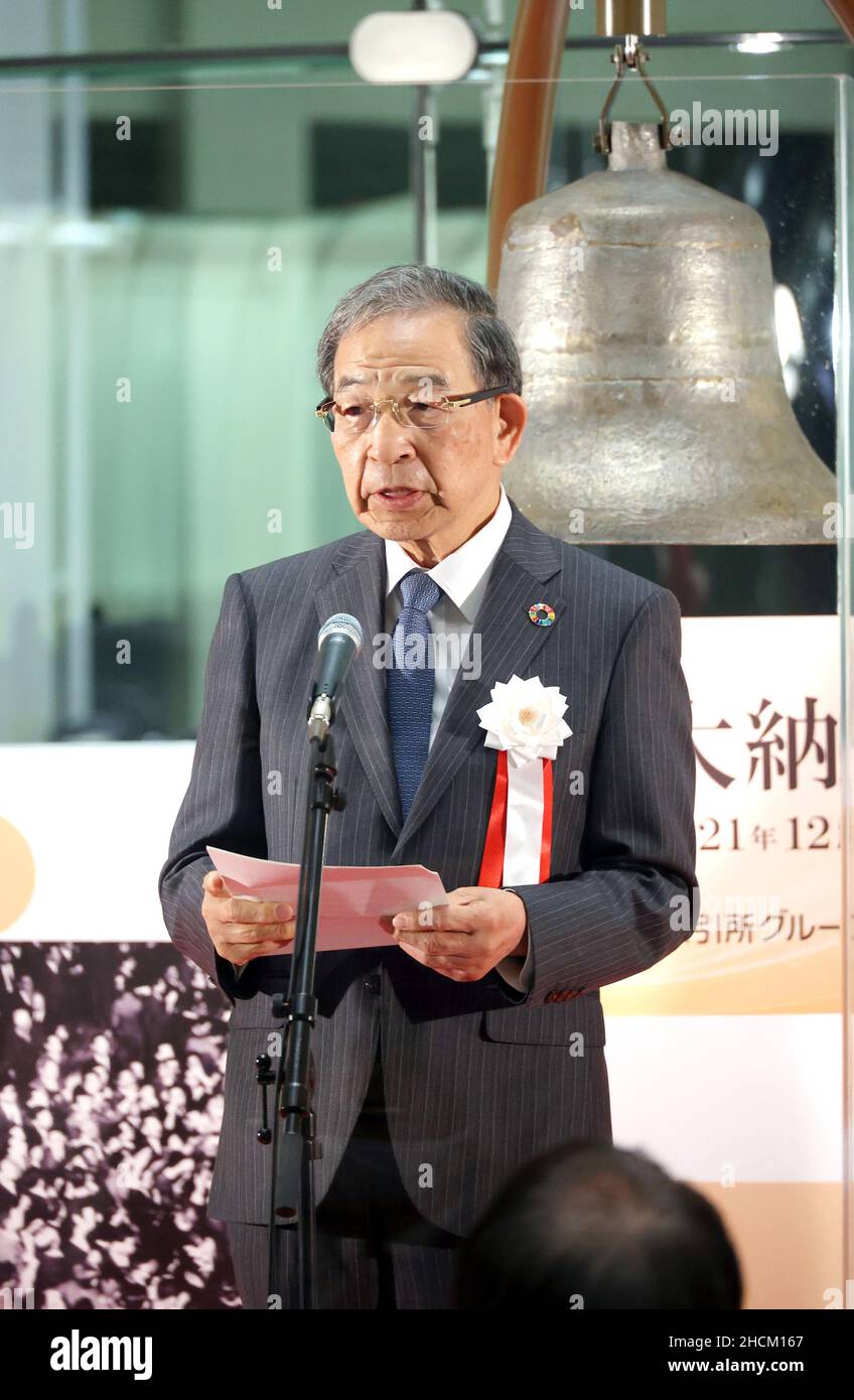 Tokyo, Japon.30th décembre 2021.Akira Kiyota, PDG du Groupe Japan Exchange, prononce un discours après le dernier jour de négociation de l'année à la Bourse de Tokyo (TSE), le jeudi 30 décembre 2021.Le cours des actions japonaises a clôturé à 28 791,71 yens à l'est, la fin d'année la plus élevée depuis 1989 en raison de la pandémie du nouveau coronavirus.Credit: Yoshio Tsunoda/AFLO/Alay Live News Banque D'Images