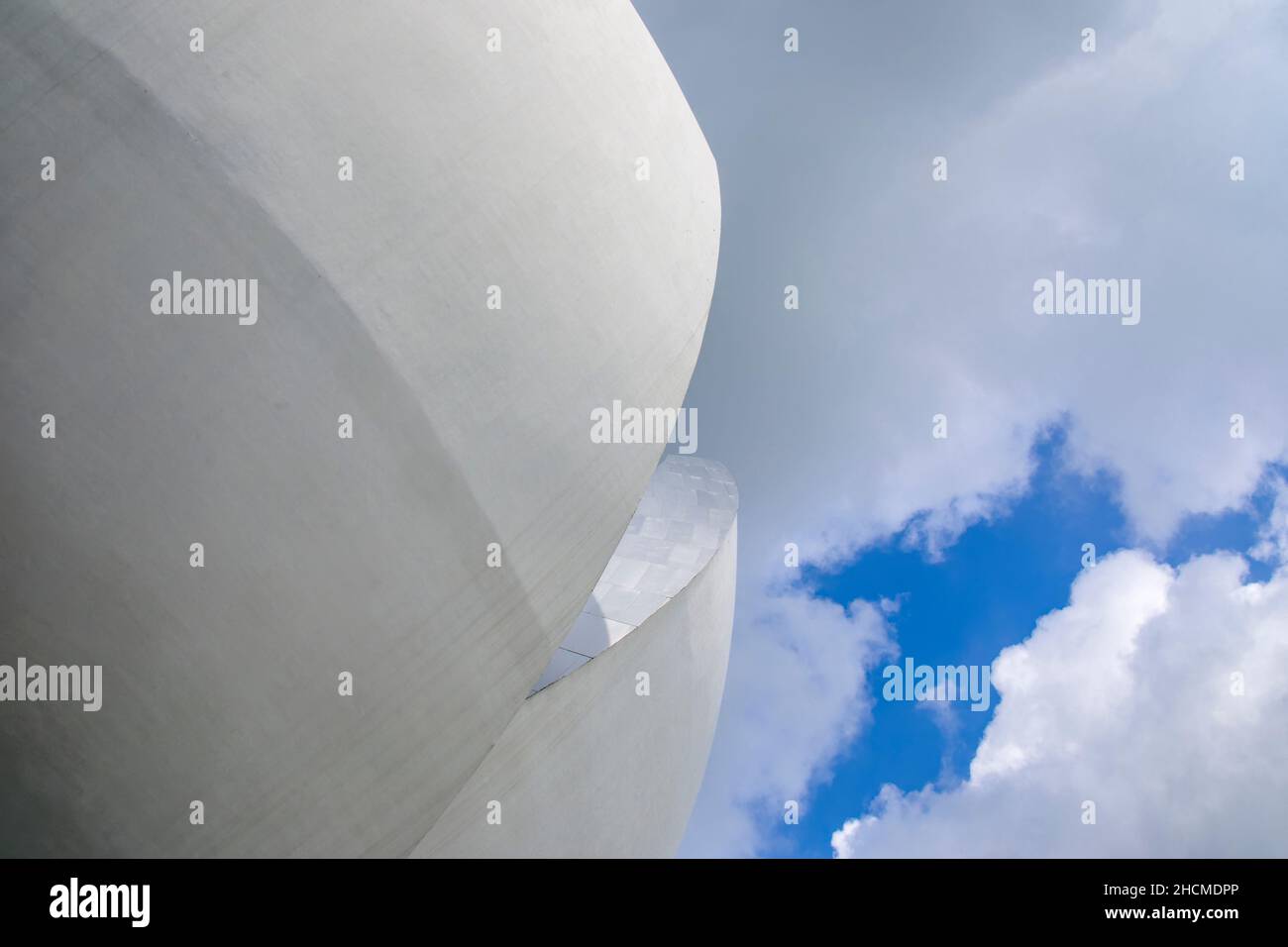 Le mur du Musée ArtScience.Un musée dans la station intégrée de Marina Bay Sands dans le centre-ville de la région centrale de Singapour. Banque D'Images