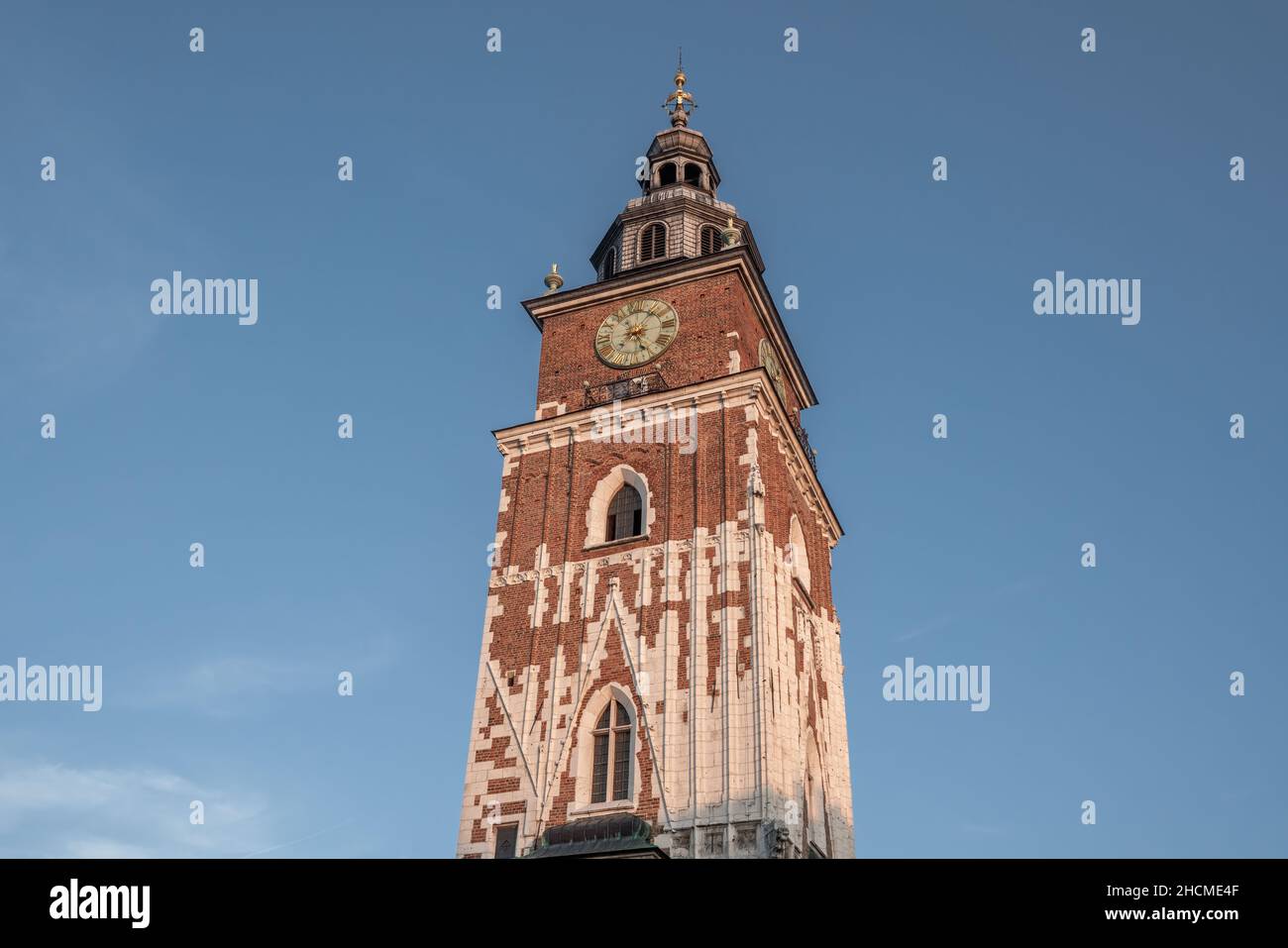 Tour de l'hôtel de ville sur la place du marché principal - Cracovie, Pologne Banque D'Images