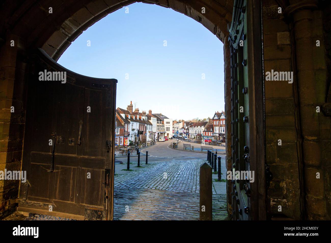 Battle est une petite ville et une paroisse civile dans le district du gouvernement local de Rother dans East Sussex, Angleterre.Battle est dans la zone désignée de haute Weald de beauté naturelle exceptionnelle, et est une destination touristique .La bataille est le site de la bataille de Hastings, où William, duc de Normandie, défait le roi Harold II pour devenir Guillaume I en 1066. Banque D'Images