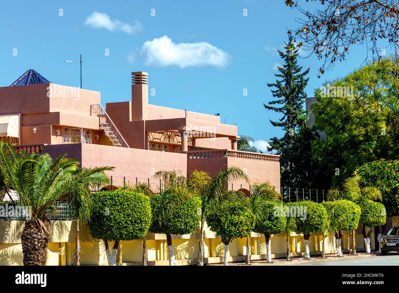 Belle villa géométrique de luxe dans le quartier ville Nouvelle de Fès, Maroc Banque D'Images