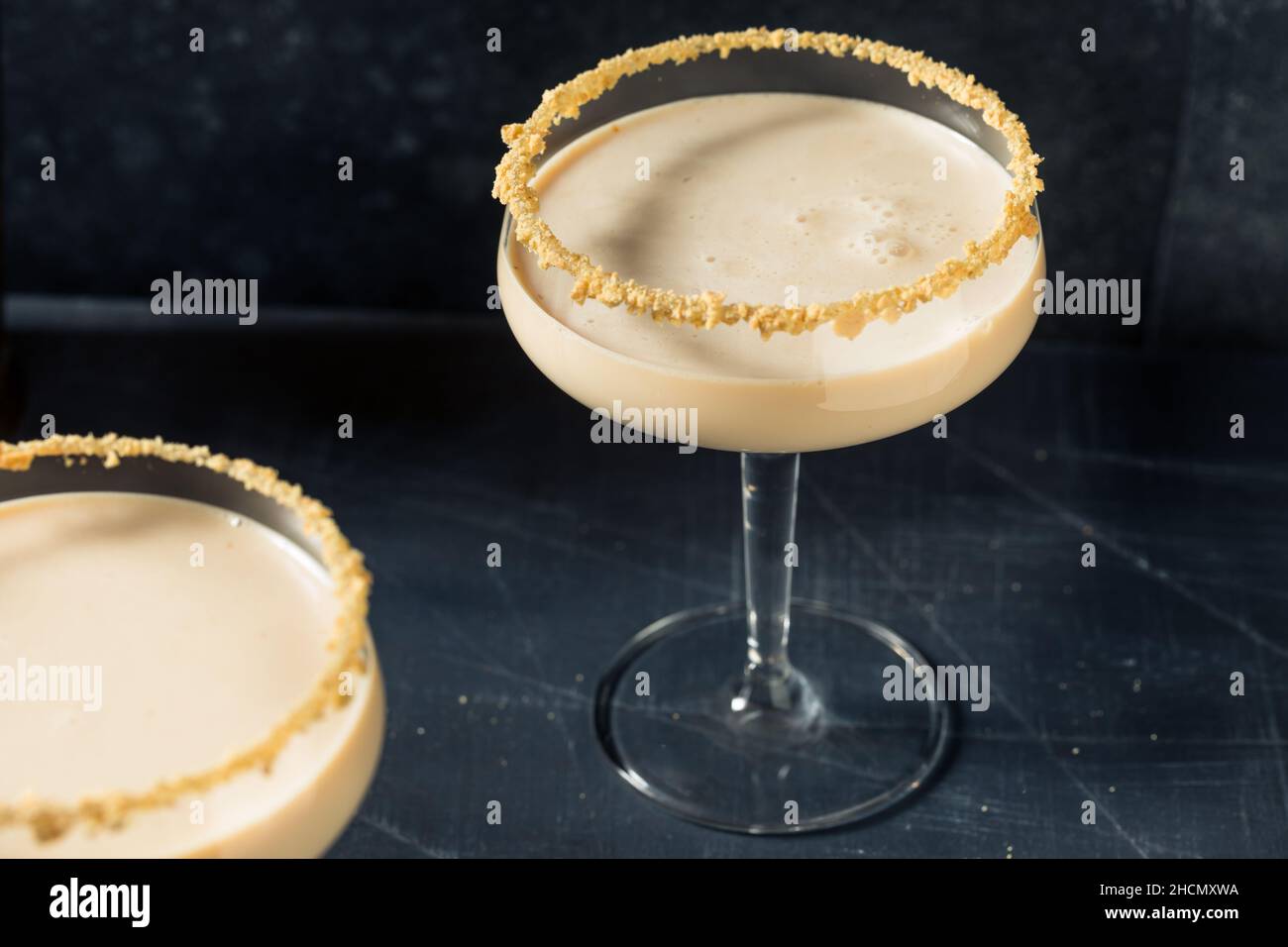 Cocktail de Martini de pain d'épice festif avec vodka et crème Banque D'Images