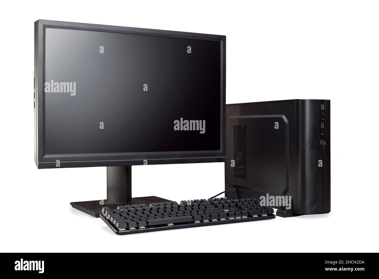 PC de bureau moderne noir avec moniteur et clavier.Isolé sur blanc, masque  inclus.Copier l'espace sur l'écran du moniteur Photo Stock - Alamy