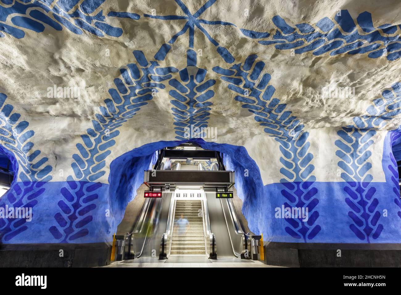 Stockholm, Suède - 26 juin 2013 : Station de métro artistique T-Centralen du métro tunnelbana à Stockholm, Suède. Banque D'Images