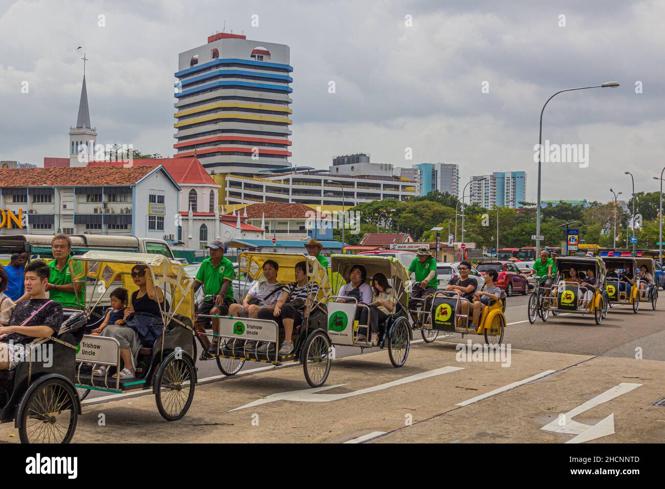 SINGAPOUR, SINGAPOUR - 10 MARS 2018 : les participants à la tournée de l'oncle de Traishaw dans la petite Inde de Singapour. Banque D'Images