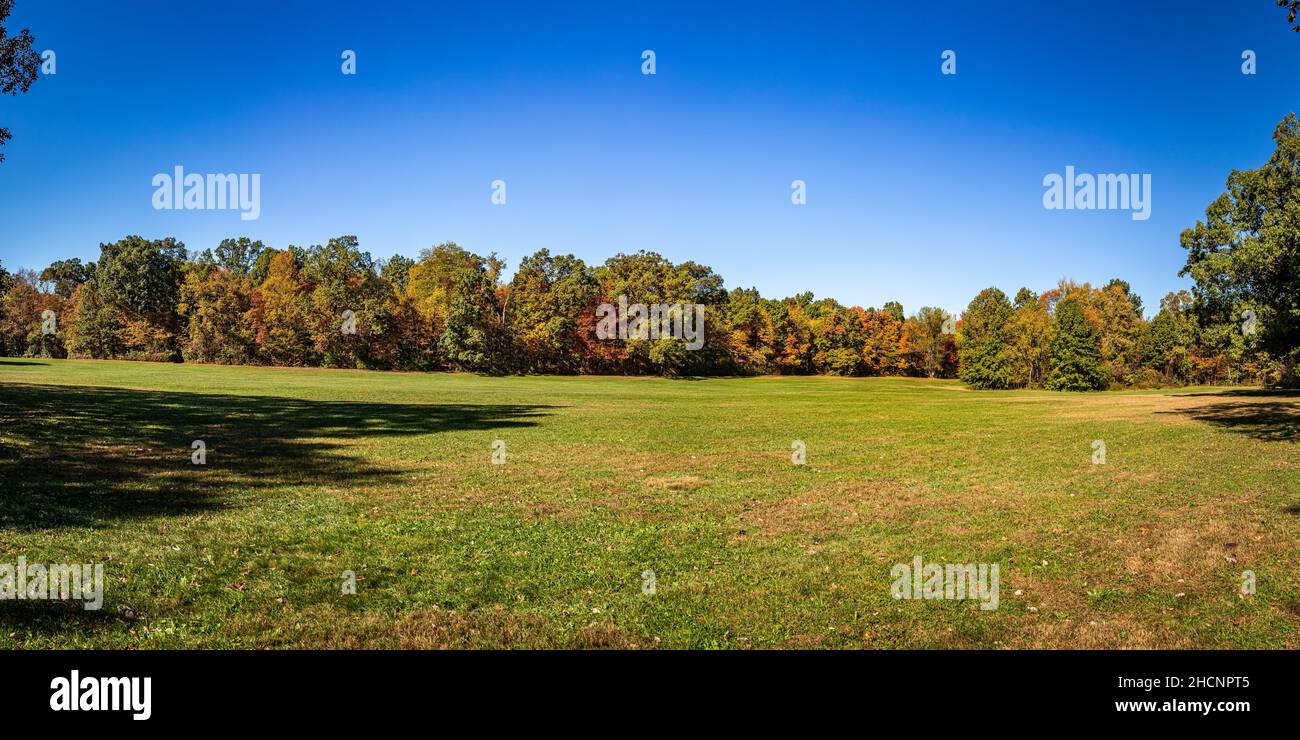 Le Ledges Trailhead change de couleur des feuilles en automne au parc national de Cuyahoga Valley, entre Cleveland et Akron, Ohio. Banque D'Images