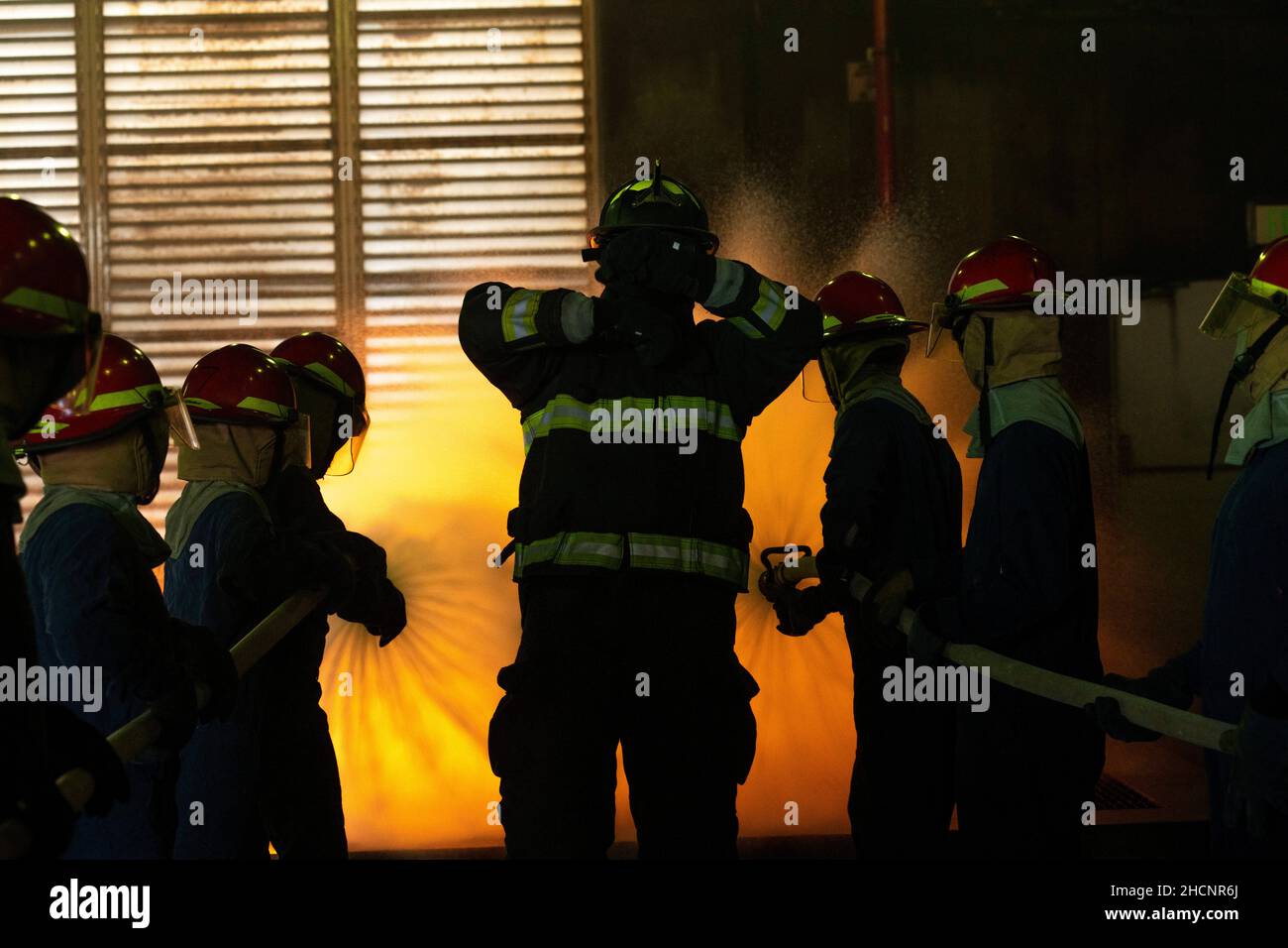 Self contained breathing apparatus scba Banque de photographies et d ...