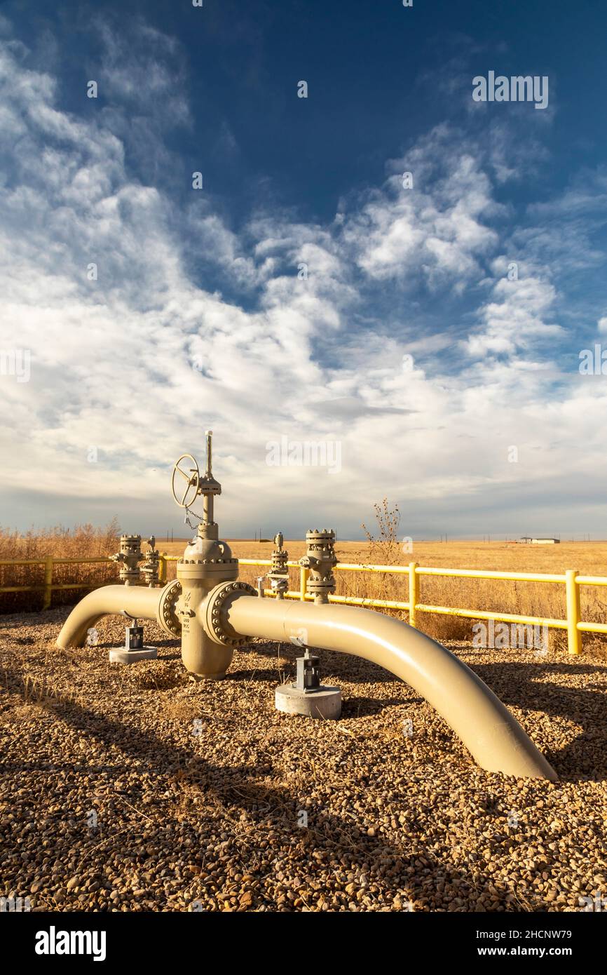 Watkins, Colorado - la vanne d'arrêt d'un pipeline de pétrole brut. Banque D'Images