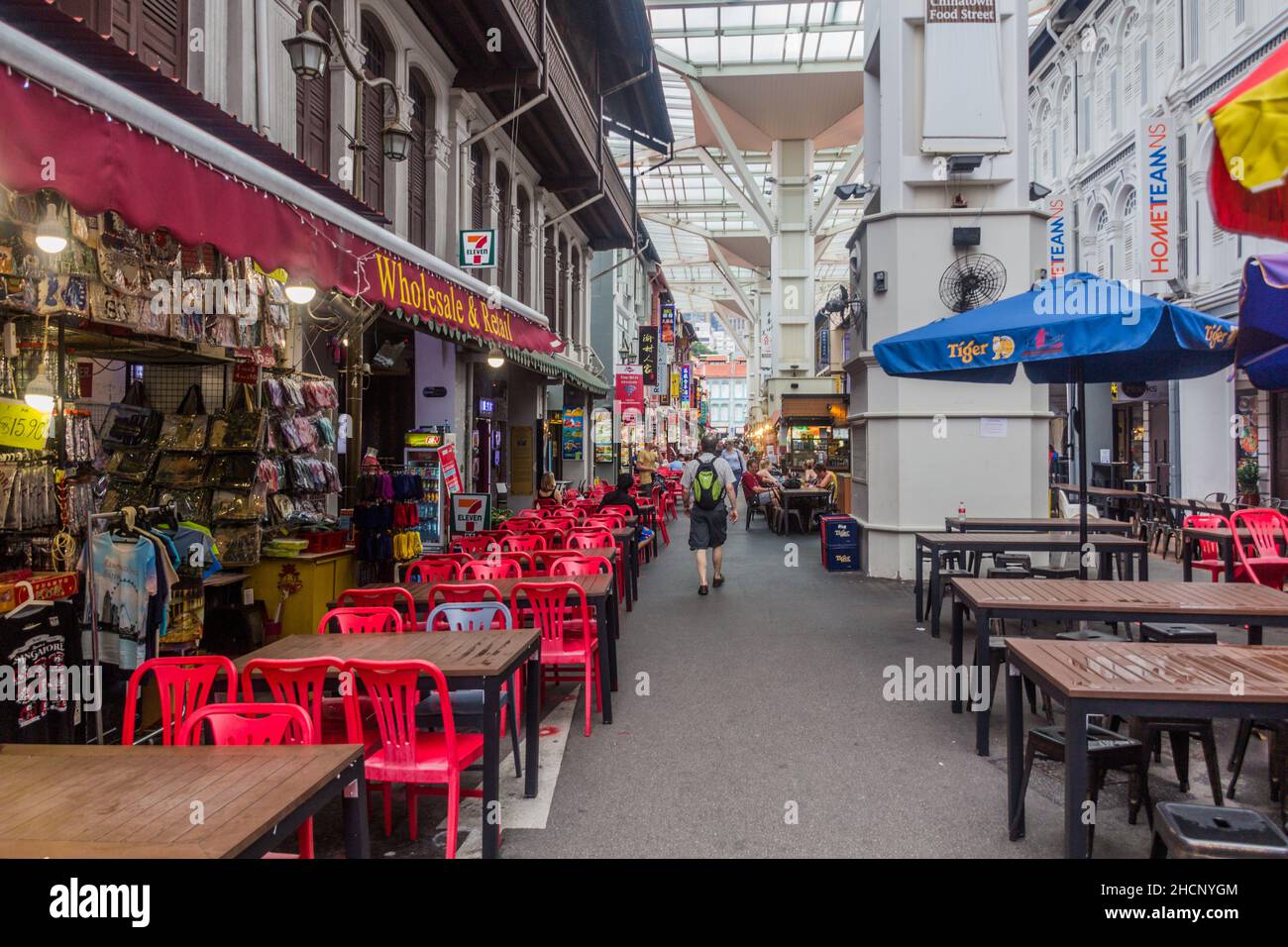 SINGAPOUR, SINGAPOUR - 12 MARS 2018 : Chinatown Food Street Smith Street à Singapour Banque D'Images