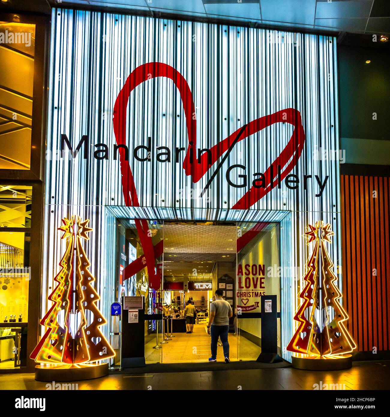 Éclairage et décoration de Noël le long d'Orchard Road, Singapour. Banque D'Images