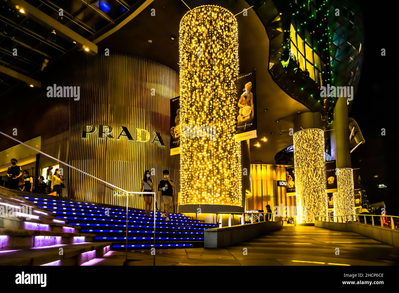Éclairage et décoration de Noël le long d'Orchard Road, Singapour. Banque D'Images