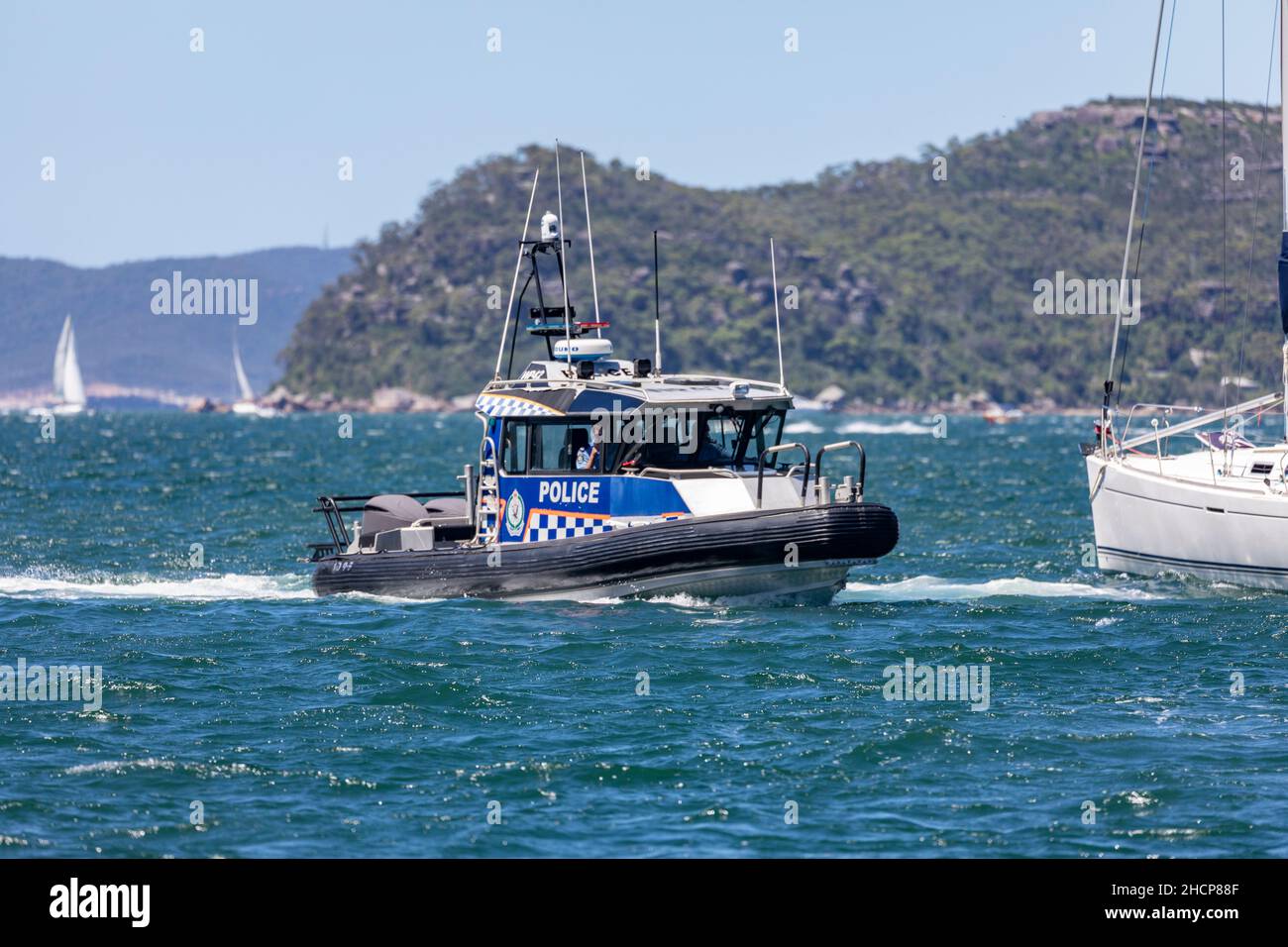 Police maritime de NSW la police patrouille les eaux de Pittwater sur leur bateau pendant les vacances d'été,Sydney,NSW,Australie Banque D'Images