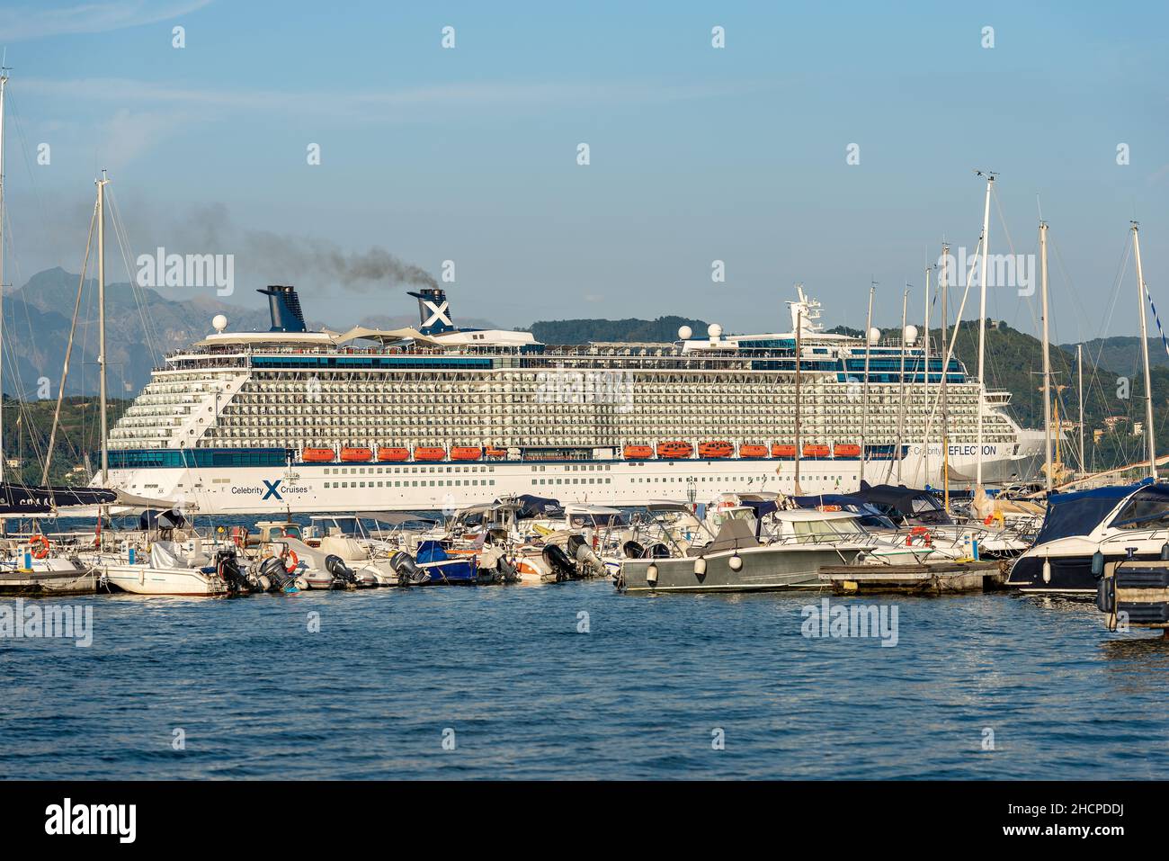 Bateau de croisière de la compagnie Celebrity X Cruise, Celebrity Reflection, au départ du port de la Spezia en Ligurie, Italie, Europe Banque D'Images