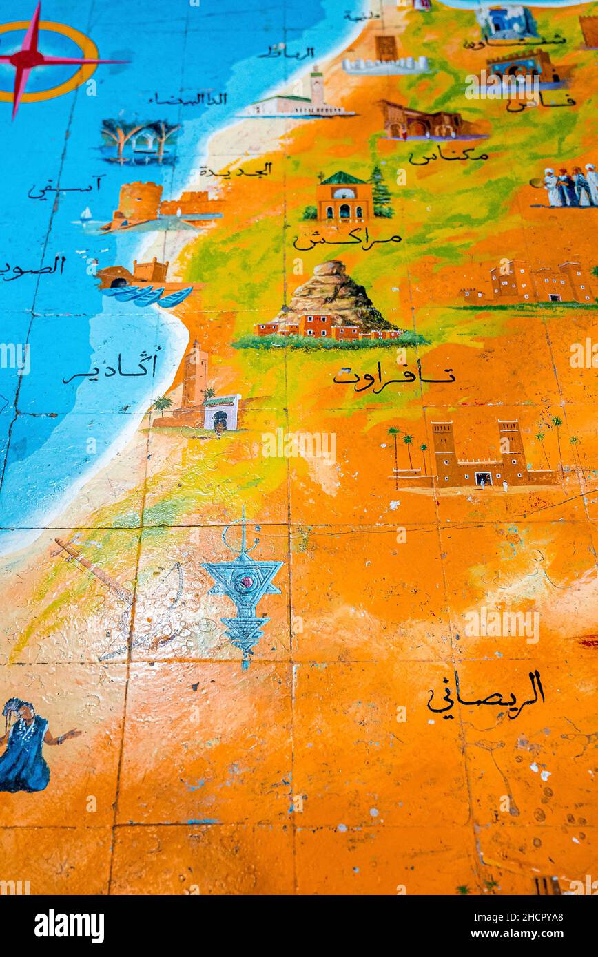 Carte du Maroc peinte en haut détail sur un mur de tuiles Banque D'Images