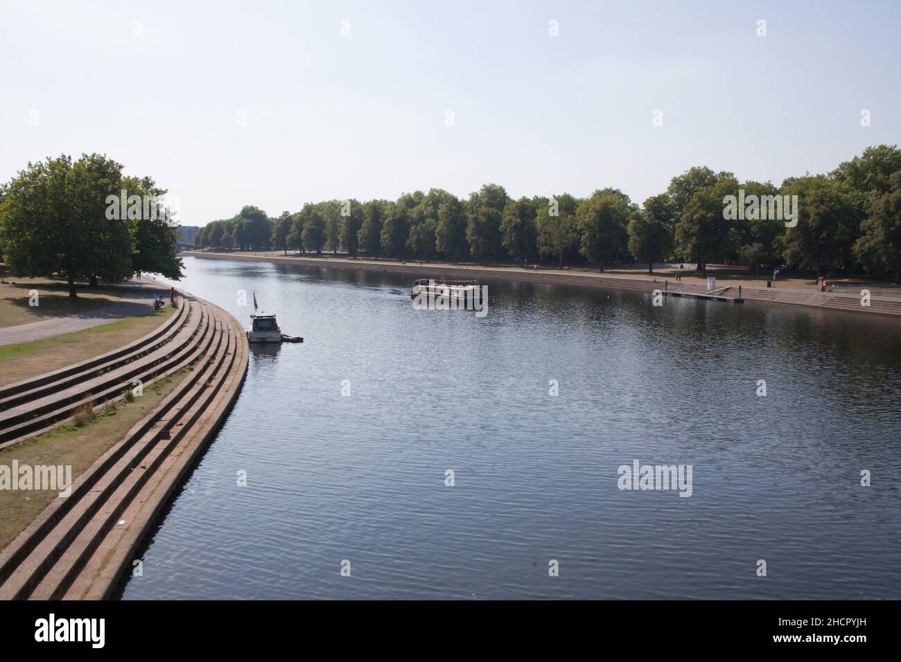 Vue sur la rivière Trent depuis le pont Trent de Nottingham, au Royaume-Uni Banque D'Images