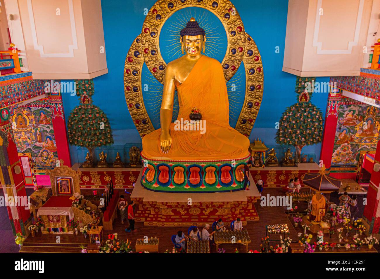 ELISTA, RUSSIE - 27 JUIN 2018 : plus grande statue de Bouddha en Europe au complexe du temple bouddhiste l'Abode d'or du Bouddha Shakyamuni à Elista, Ru Banque D'Images