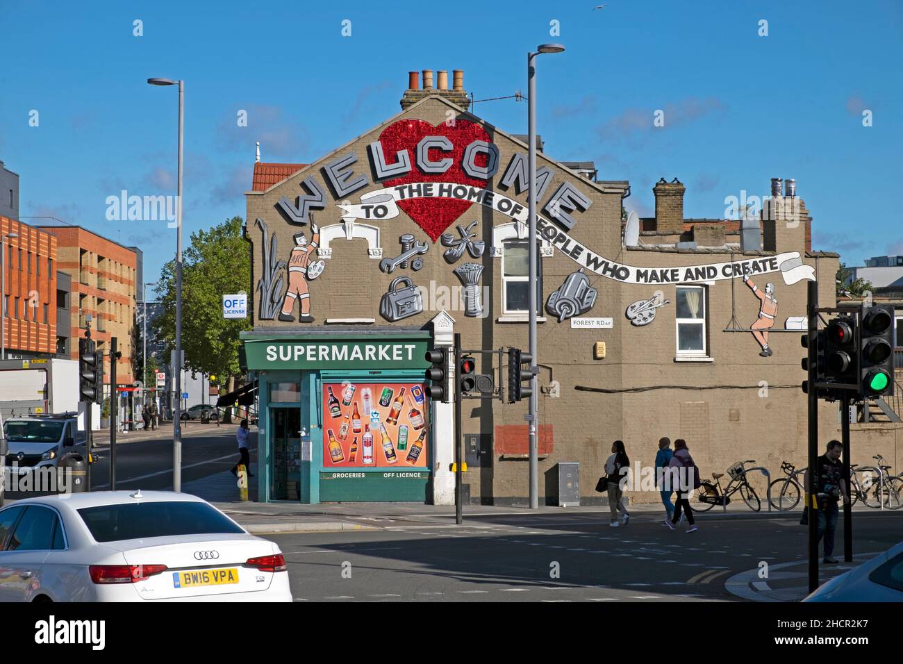 Bienvenue au panneau Walthamstow sur le côté d'un bâtiment à l'angle de Blackhorse Lane et Forest Road à Walthamstow Londres E17 Angleterre Royaume-Uni KATHY DEWITT Banque D'Images