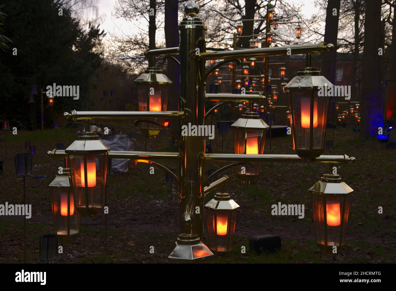 Exposition de lanternes au Dunham Massey National Trust, Cheshire, Angleterre, Royaume-Uni à Noël Banque D'Images